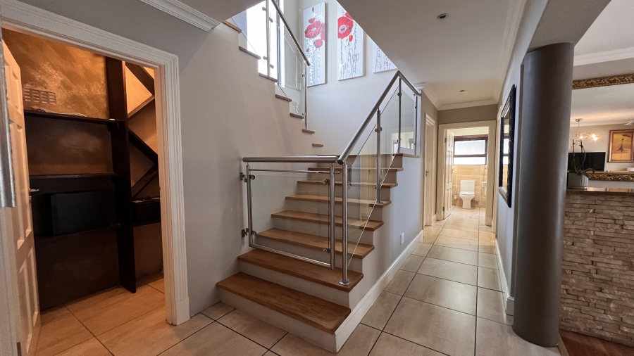 To Let 6 Bedroom Property for Rent in West Beach Western Cape